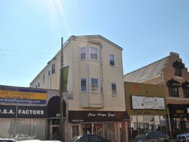 Photo - 3128 N Lincoln Ave Unit 2