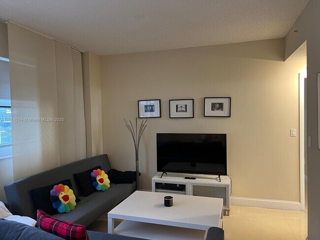 Building Photo - 185 SE 14th Terrace Unit 809 Rental