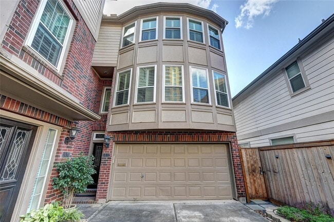 Building Photo - 1012 Rochow St