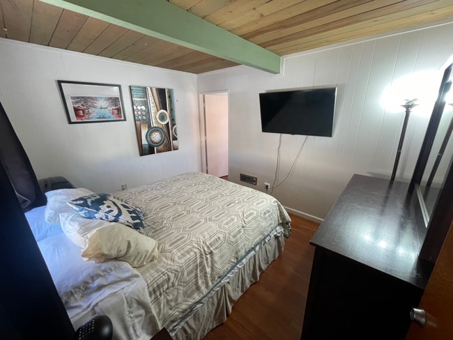 Photo - 1812 Hornblend St