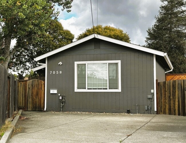 Building Photo - 705 Carlin Ct