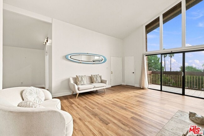 2322 Palos Verdes Dr W Unidad 202
