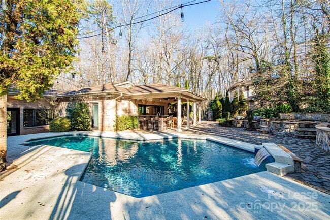 Building Photo - 3911 Lakeside Dr