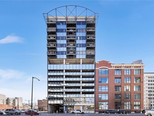 Building Photo - Beautifully Renovated Skyloft One-Bedroom — Available for Move-In May 10th