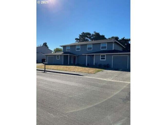 Building Photo - 22632 NE Schuyler St Rental