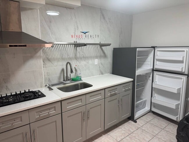 Photo - 34-29 69th St