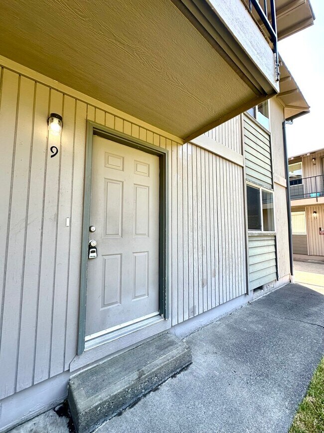 Photo - 1618 SW Lava Ave Unit L1618-9