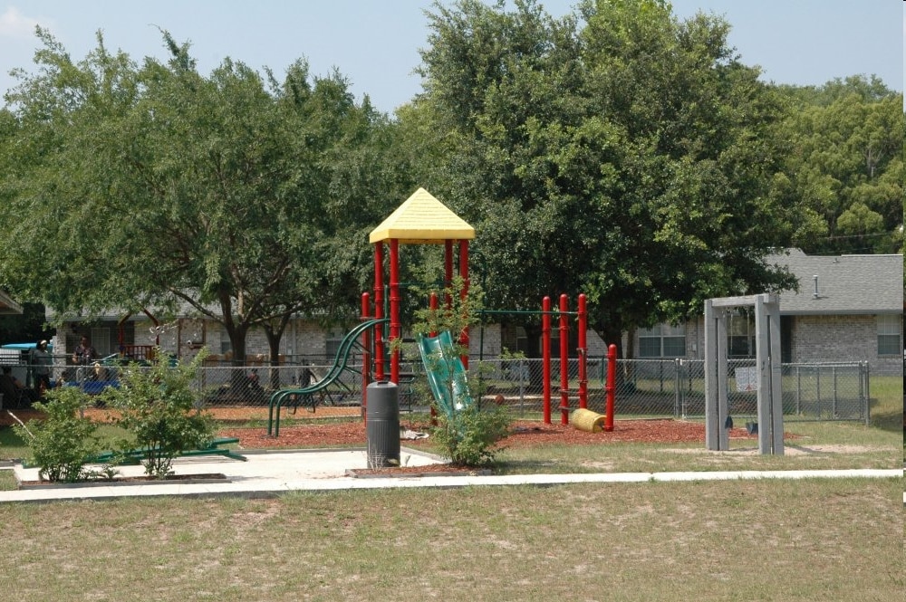 Photo - Smith Thomas Court Apartments