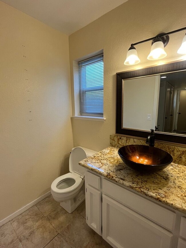 Photo - Spacious 3bed 2.5bath 2 story home available now!