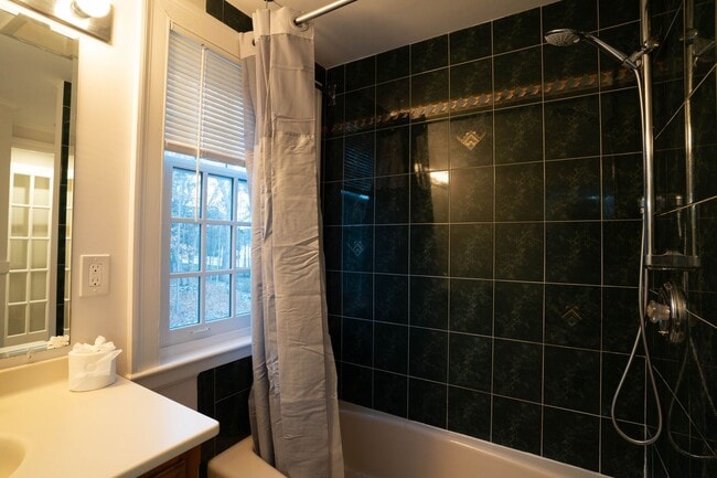 Building Photo - 42 Puddingstone Ln