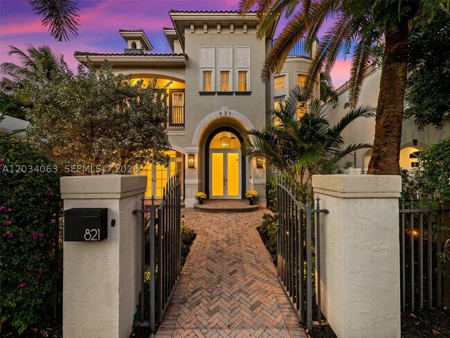 Photo - 821 SE 2nd St