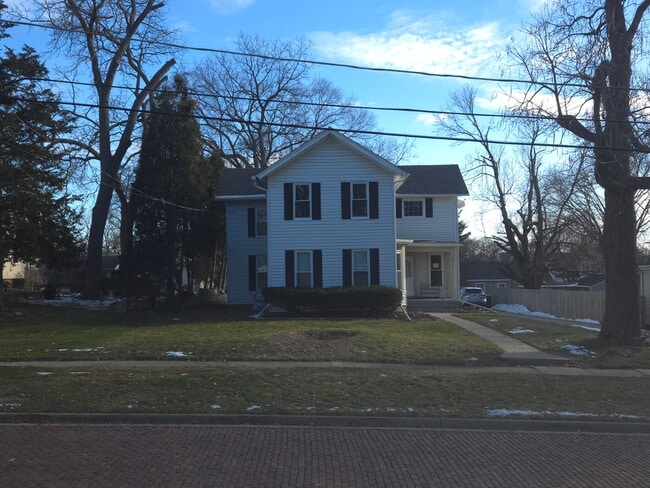 Building Photo - 10906 N Woodstock St Unit B