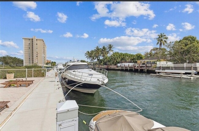 Photo - 2020 NE 135th St Unit 404