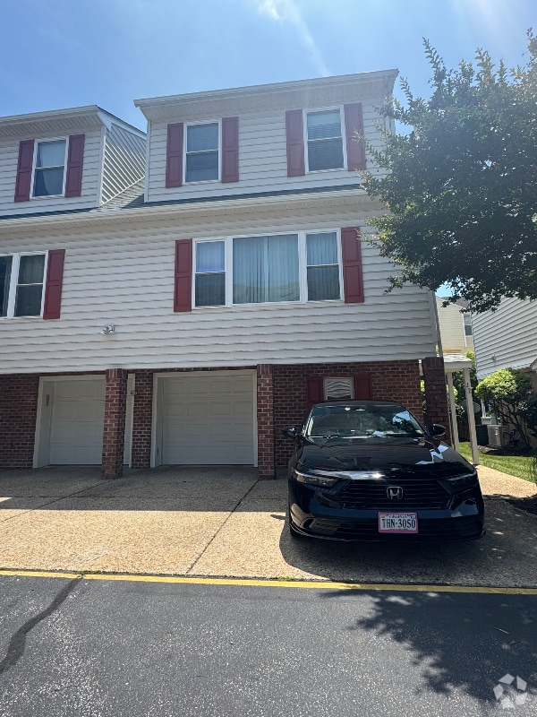 Building Photo - 8550 Tidewater Dr Rental