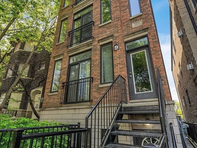 Building Photo - 5438 S Indiana Ave Unit 1