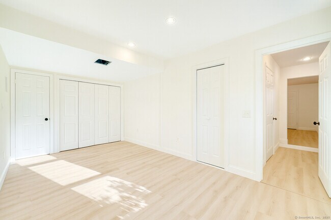 Photo - 5 Van Buskirk Ave