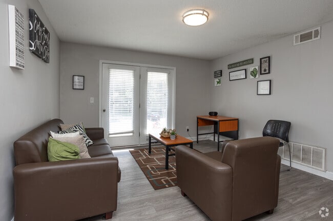2BR, 2BA - 965SF - Living Room
