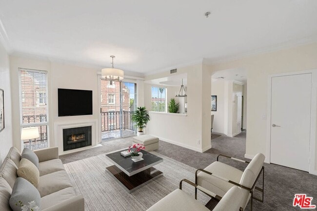 Building Photo - 585 N Rossmore Ave Unit 501