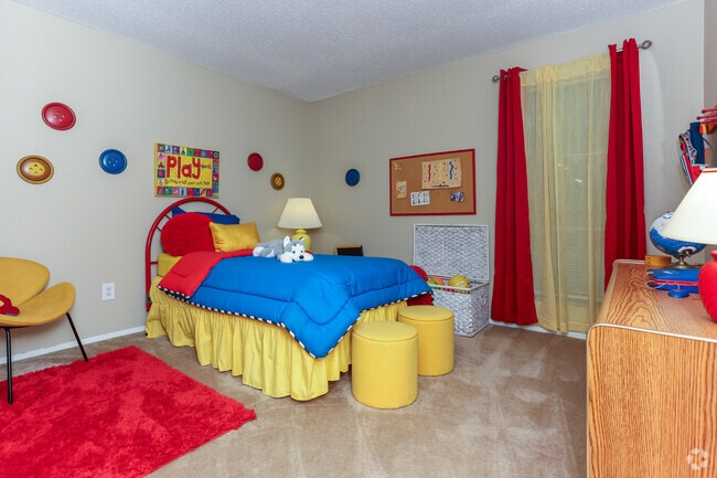 2BR, 2BA - B1 - 972SF - Secondary Bedroom