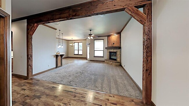 Photo - 616 Sally Ct