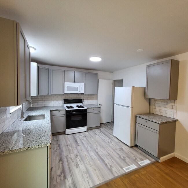 Photo - 549 Cumberland Rd