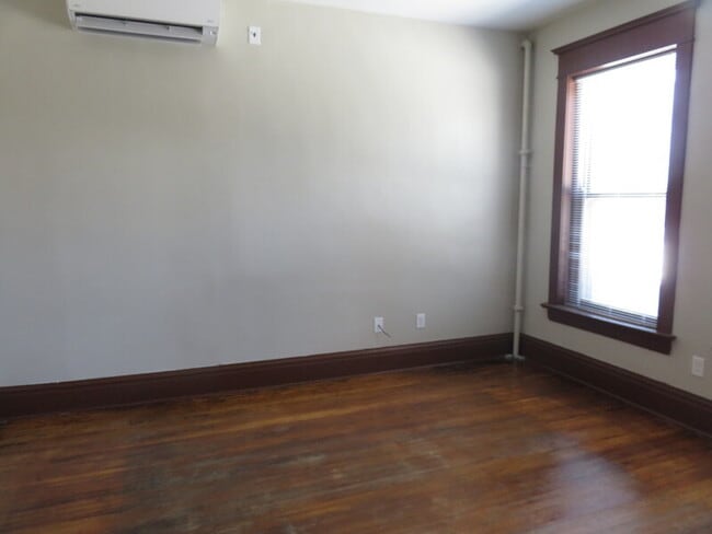 Photo - 608 W 3rd St Unit 2D