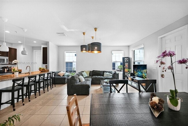 Photo - 11940 SW 25th Ct Unidad 2