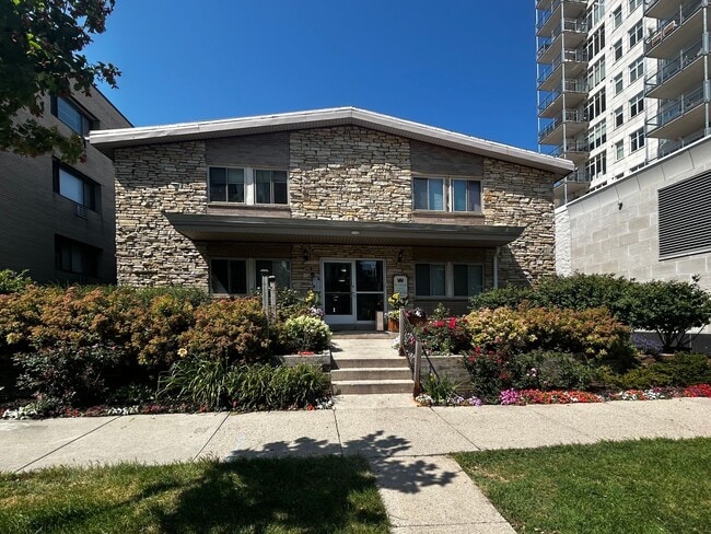 Building Photo - 1112 Knapp