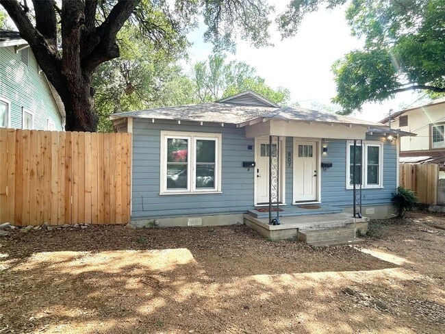 Building Photo - 807 E Riverside Dr