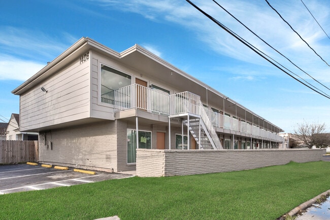 Building Photo - 1408 Hughes St