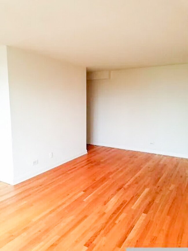 Photo - 3710 N Pine Grove Ave Unit 311