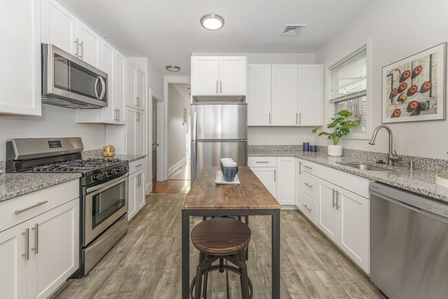 Photo - 172 Boylston St Apartments