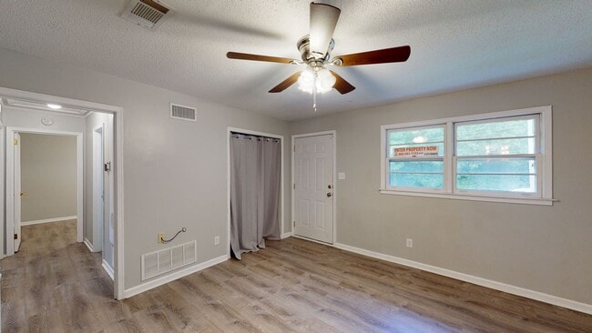 Photo - Precious updated 3 bed/1bath located in Oakleigh Heights