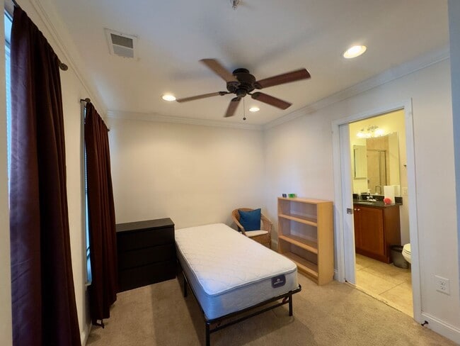 Photo - Charming 2 Bedroom/2 Bathroom Townhome near Patterson Park, Baltimore, MD!