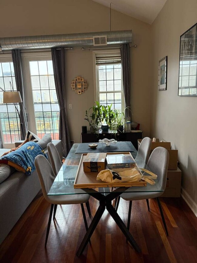 Photo - 2650 N Halsted St