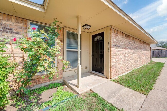 Photo - 2319 Indigo Ln