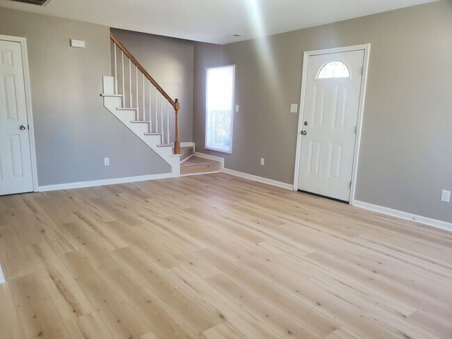 Photo - 1136 Drew St Unit A