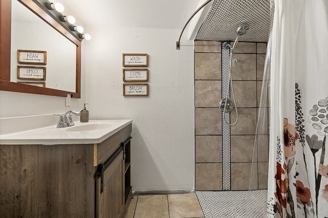 Photo - 718 East Blvd