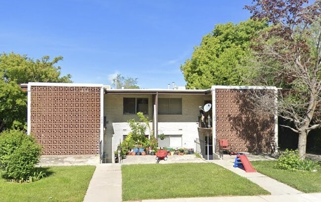 Building Photo - 2630 S Windsor Cir