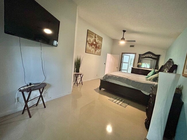 Photo - 156 Colly Way