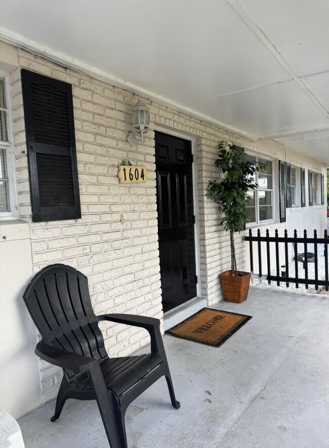 Photo - 1604 SE Apache Ave