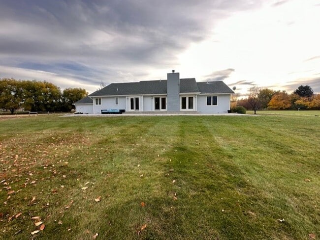 Photo - Beautiful 3-Bedroom Home with Modern Upgra...