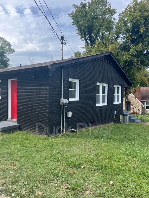 Photo - 610 E 8th St