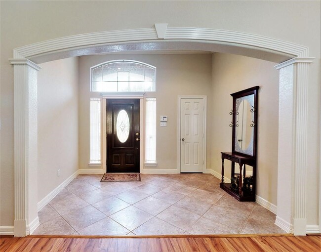 Photo - 1990 St Edmunds Crossing