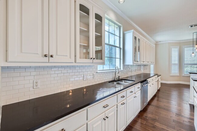 Photo - 2114 Cliffs Edge Dr