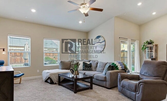 9312 Woodbrook Dr