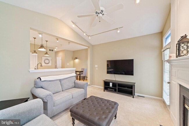 104 Victoria Ct
