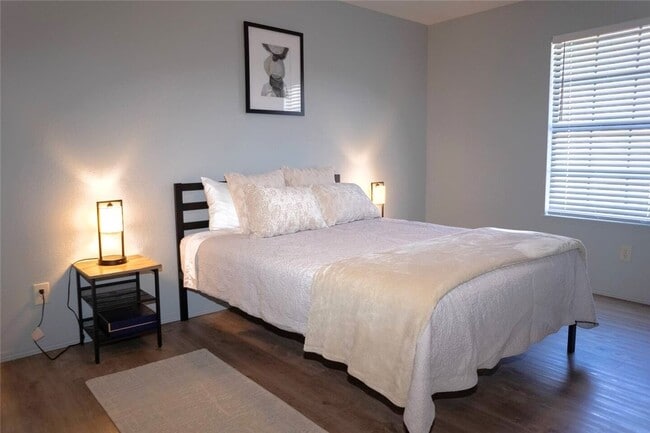 Photo - 502 SE B St Unit B