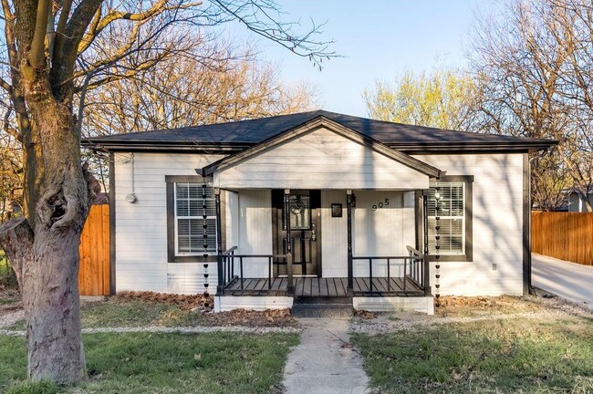 Photo - 905 N Bradley St Rental