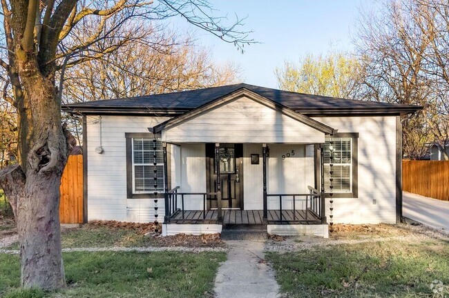 Building Photo - 905 N Bradley St Rental